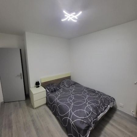 Chambre Neuve Dans Un Logement Partage A 10 Minute Du Circuit 24H Allonnes  외부 사진