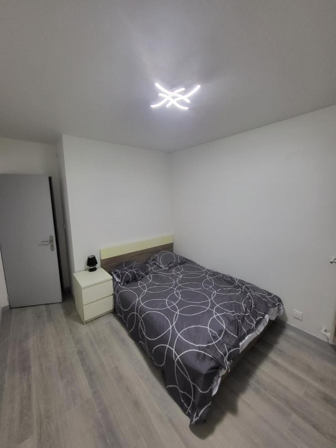 Chambre Neuve Dans Un Logement Partage A 10 Minute Du Circuit 24H Allonnes  외부 사진